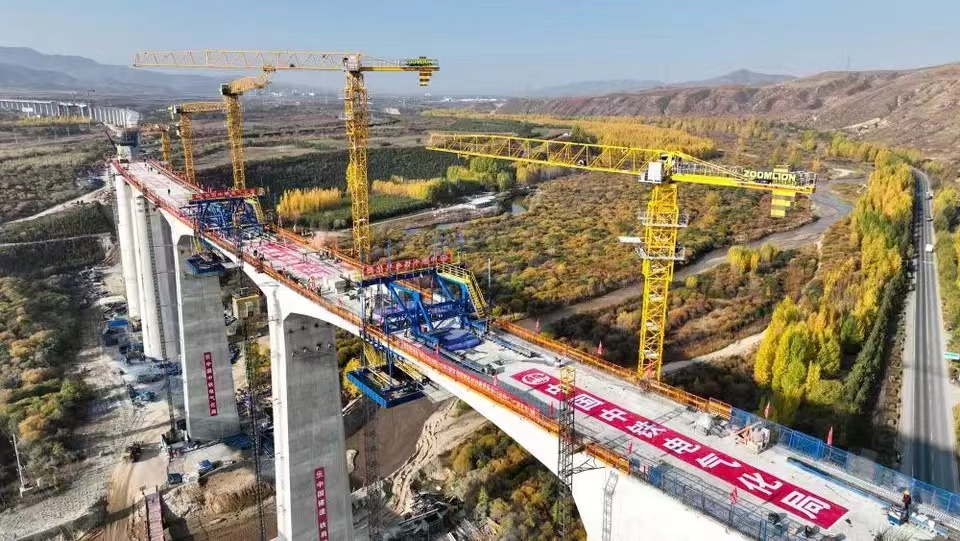 熱烈祝賀 | 中鐵電氣化局集團集通鐵路電氣化改造項目最大跨度剛構連續(xù)梁順利合龍